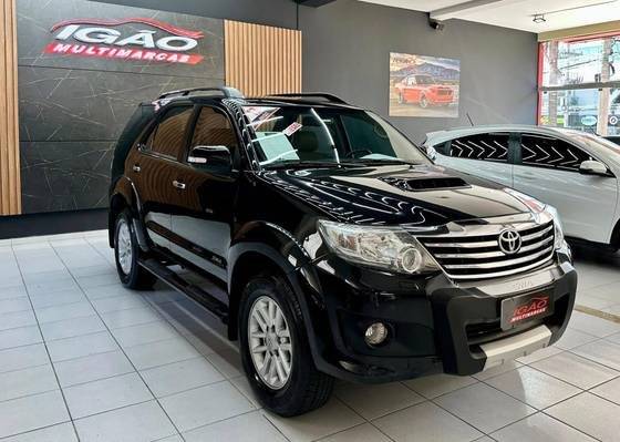 TOYOTA HILUX SW4 2013
