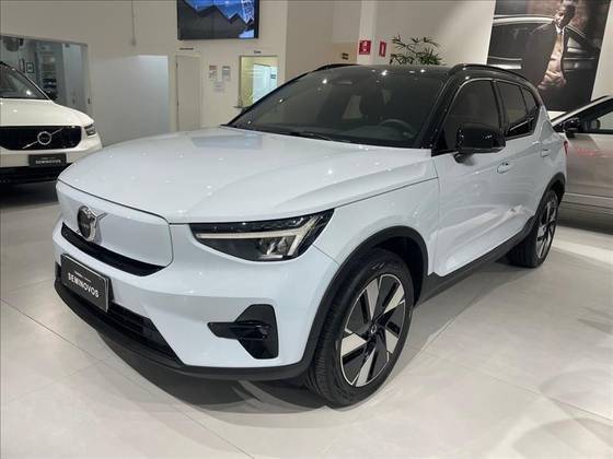 VOLVO XC40 2024