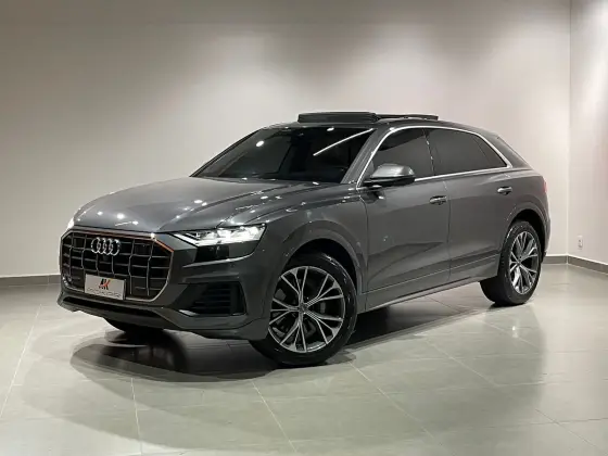 AUDI Q8 2020