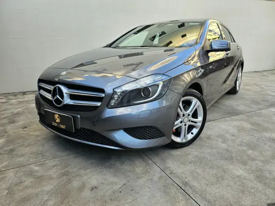 MERCEDES-BENZ A 200 2015