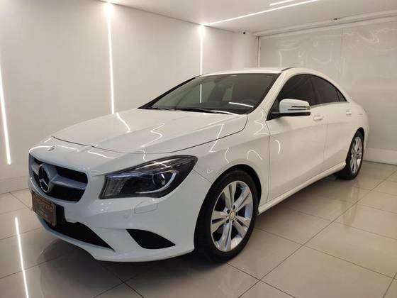 MERCEDES-BENZ A 200 2015