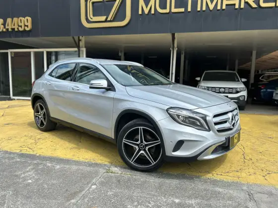 MERCEDES-BENZ GLA 200 2016