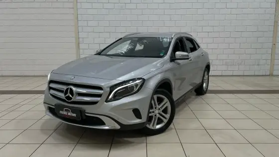MERCEDES-BENZ GLA 200 2017