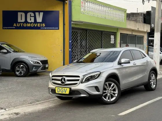 MERCEDES-BENZ GLA 200 2016