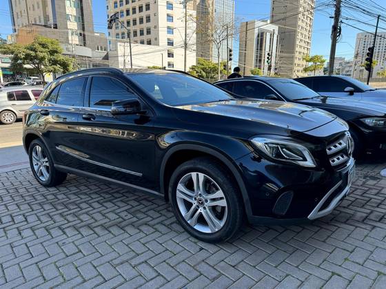 MERCEDES-BENZ GLA 200 2020