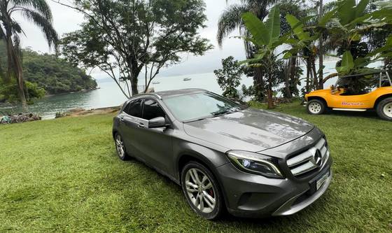 MERCEDES-BENZ GLA 200 2015