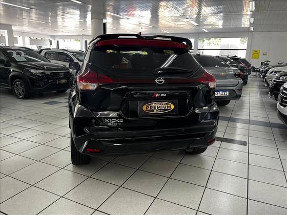 NISSAN KICKS PLAY 2025