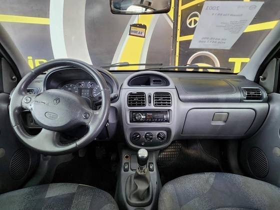 RENAULT CLIO 2001