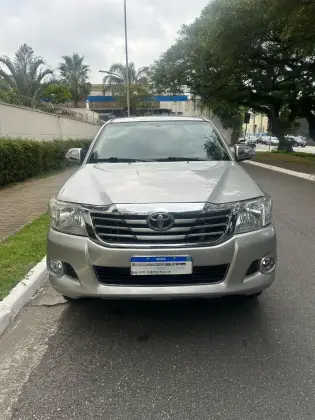 TOYOTA HILUX 2012