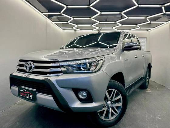TOYOTA HILUX 2016