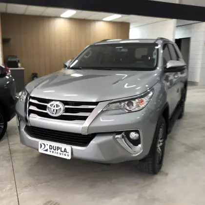 TOYOTA HILUX SW4 2019