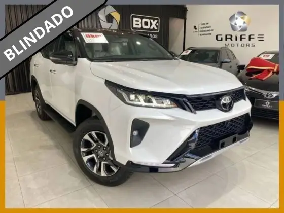 TOYOTA HILUX SW4 2025