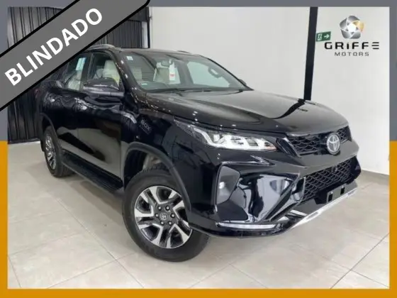 TOYOTA HILUX SW4 2025