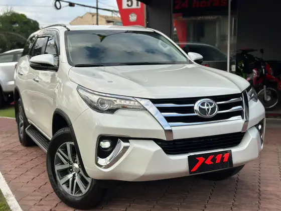 TOYOTA HILUX SW4 2019