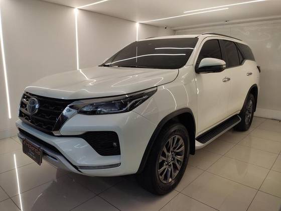 TOYOTA HILUX SW4 2022