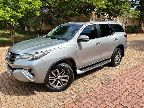 TOYOTA HILUX SW4 2016