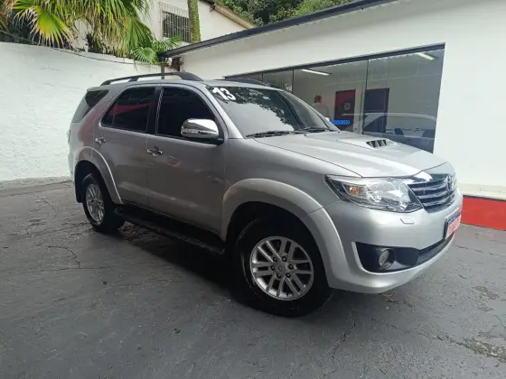 TOYOTA HILUX SW4 2013