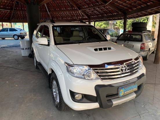 TOYOTA HILUX SW4 2012