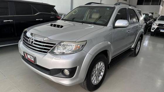 TOYOTA HILUX SW4 2012