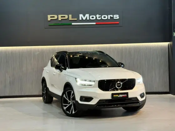 VOLVO XC40 2021