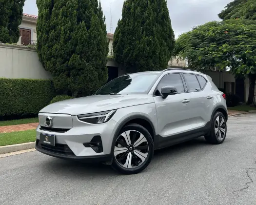 VOLVO XC40 2023