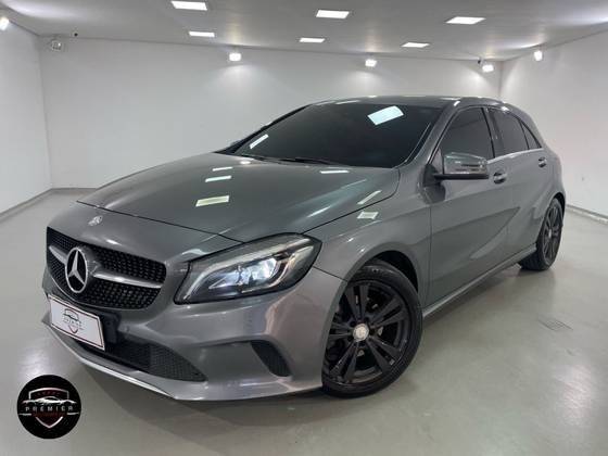 MERCEDES-BENZ A 200 2016