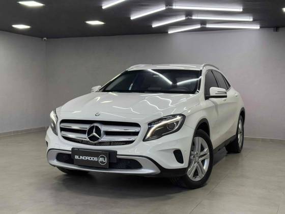 MERCEDES-BENZ GLA 200 2017