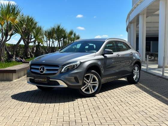 MERCEDES-BENZ GLA 200 2017