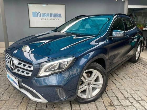 MERCEDES-BENZ GLA 200 2020