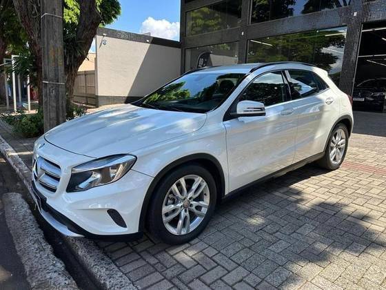 MERCEDES-BENZ GLA 200 2015