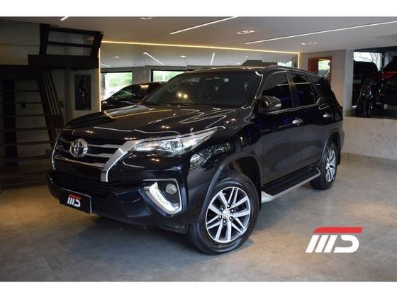 TOYOTA HILUX SW4 2017