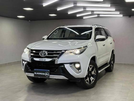 TOYOTA HILUX SW4 2019