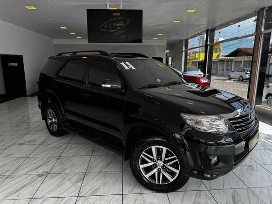 TOYOTA HILUX SW4 2014