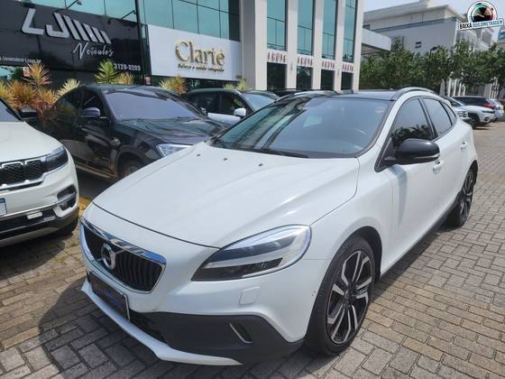 VOLVO V40 2017