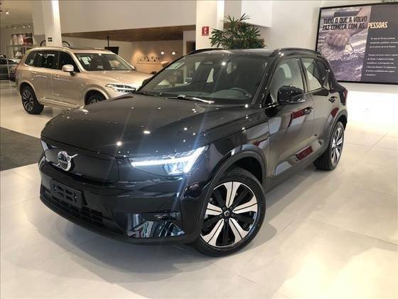 VOLVO XC40 2024