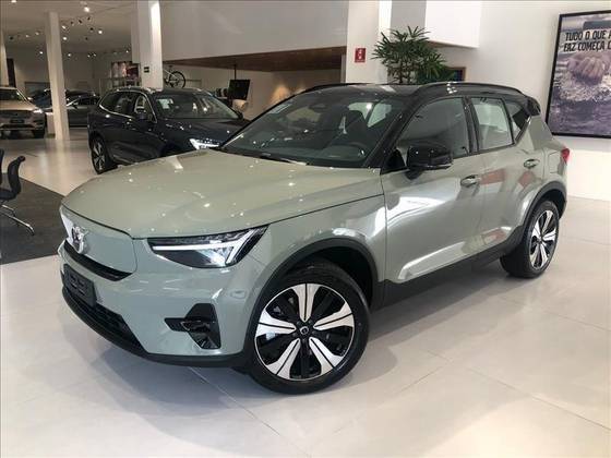 VOLVO XC40 2024