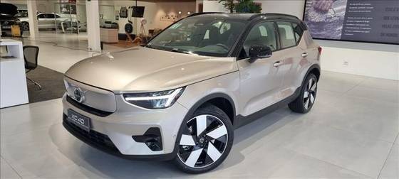 VOLVO XC40 2024