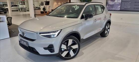 VOLVO XC40 2024