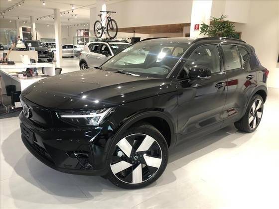 VOLVO XC40 2024