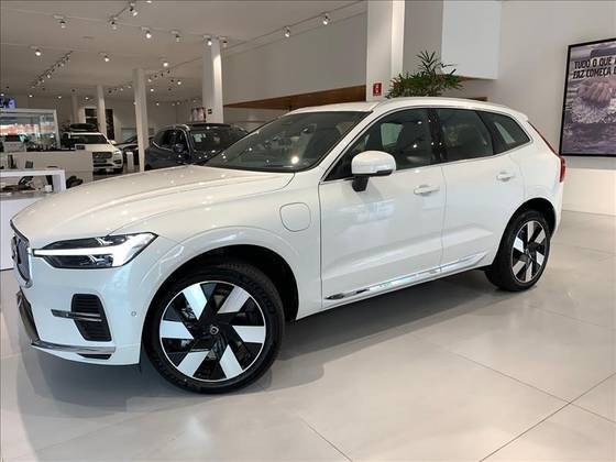 VOLVO XC60 2025