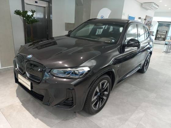 BMW iX3 2024