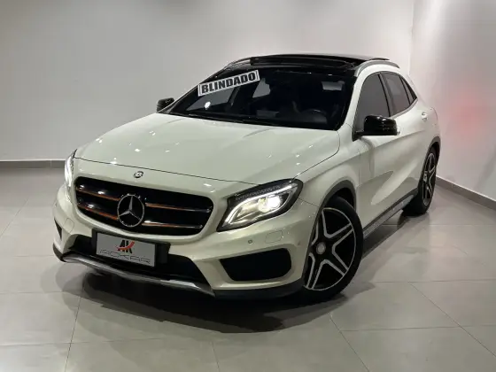 MERCEDES-BENZ GLA 250 2015