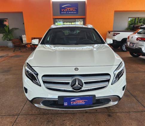 MERCEDES-BENZ GLA 250 2015