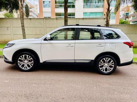 MITSUBISHI OUTLANDER 2016