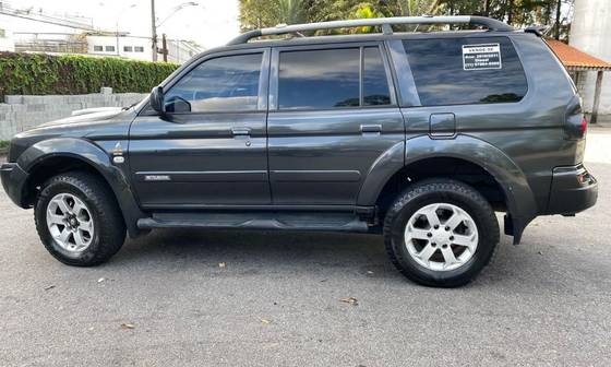 MITSUBISHI PAJERO 2011