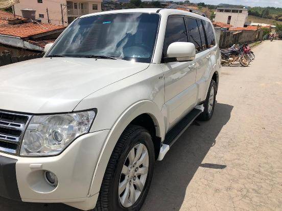 MITSUBISHI PAJERO FULL 2011