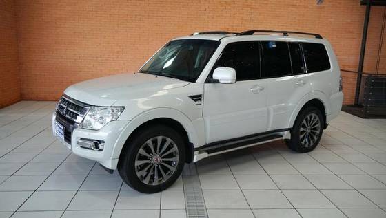 MITSUBISHI PAJERO FULL 2015