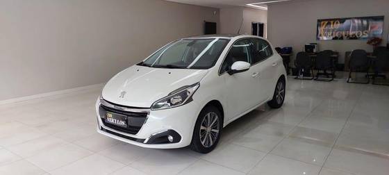PEUGEOT 208 2017