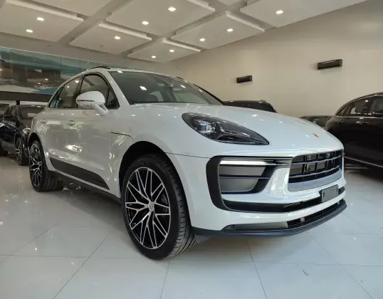 PORSCHE MACAN 2024