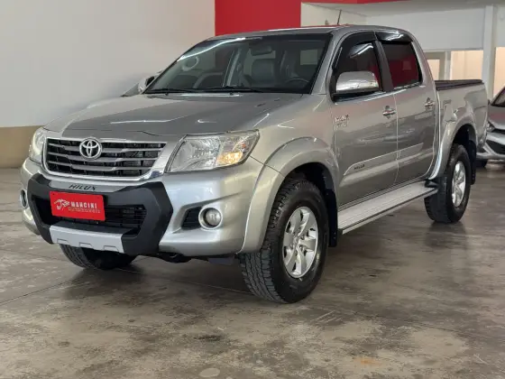 TOYOTA HILUX 2015